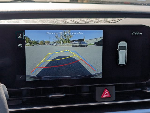 Used 2025 Kia Carnival LX FWD image 18