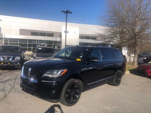 Used 2022 Lincoln Navigator L Reserve image 1