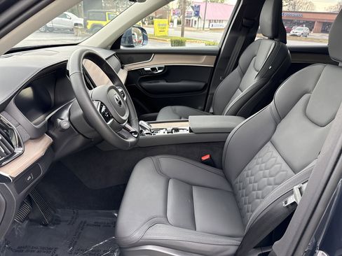 Used 2025 Volvo XC90 B6 Plus image 16