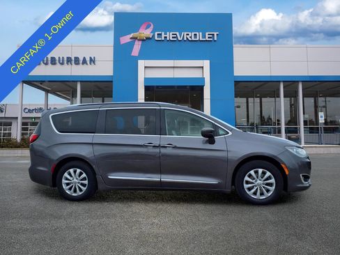 Used 2018 Chrysler Pacifica Touring-L FWD image 5