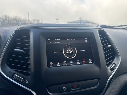 Used 2019 Jeep Cherokee Latitude Plus w/ Comfort/Convenience Group image 28