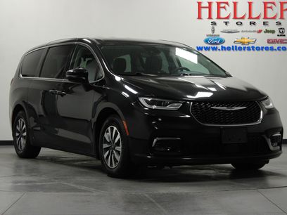 Used 2023 Chrysler Pacifica Touring-L