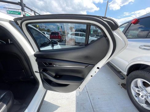 Used 2024 MAZDA MAZDA3 s FWD image 14
