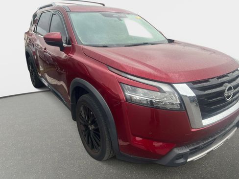 Used 2023 Nissan Pathfinder Platinum image 4
