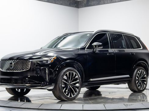 Used 2025 Volvo XC90 B6 Plus image 2