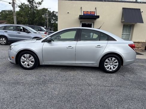 Used 2011 Chevrolet Cruze LS w/ Connectivity Package FWD image 8