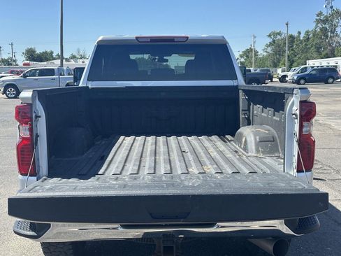 Used 2022 Chevrolet Silverado 2500 LT w/ Convenience Package AWD/4WD image 4
