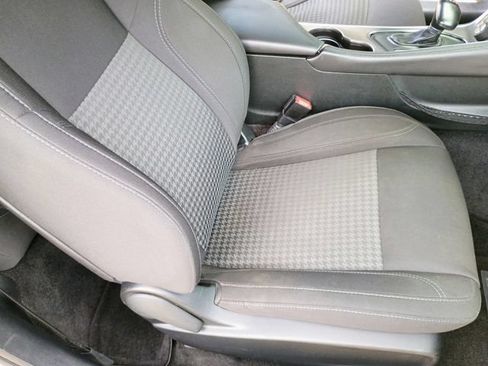 Used 2017 Dodge Challenger SXT RWD image 34