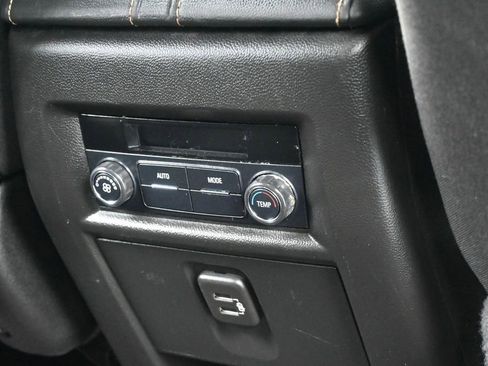 Used 2019 Chevrolet Traverse LT FWD image 37