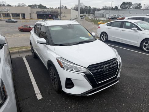Used 2021 Nissan Kicks SV image 14