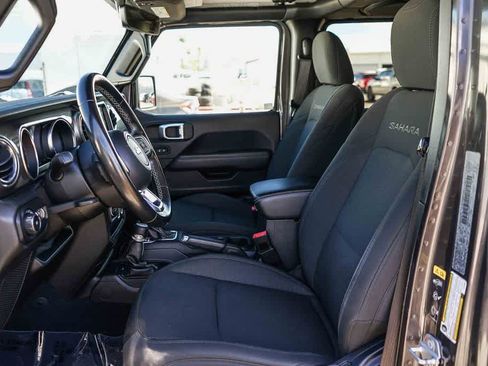 Used 2020 Jeep Wrangler Unlimited Sahara w/ Uconnect 4C Nav & Sound Group AWD/4WD image 17