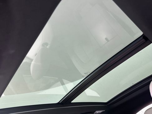 Used 2022 BMW X1 sDrive28i w/ Premium Package image 12