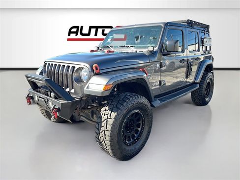Used 2018 Jeep Wrangler Unlimited Sahara w/ Safety Group image 3