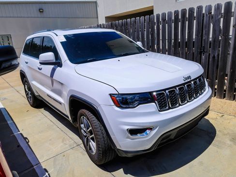 Used 2020 Jeep Grand Cherokee Laredo w/ Laredo X Package RWD image 2