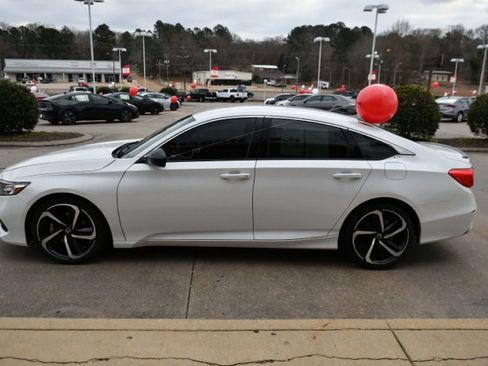 Used 2021 Honda Accord Sport image 2