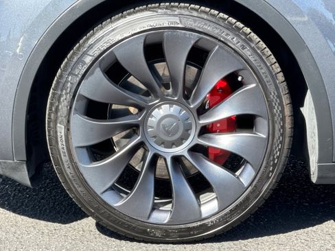 Used 2022 Tesla Model Y Performance AWD/4WD image 13