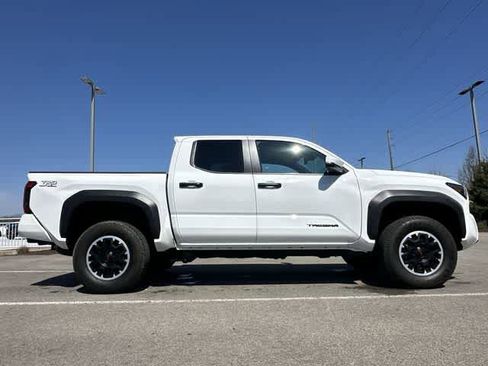 Used 2024 Toyota Tacoma TRD Off-Road w/ TRD Off Road Upgrade Package image 3