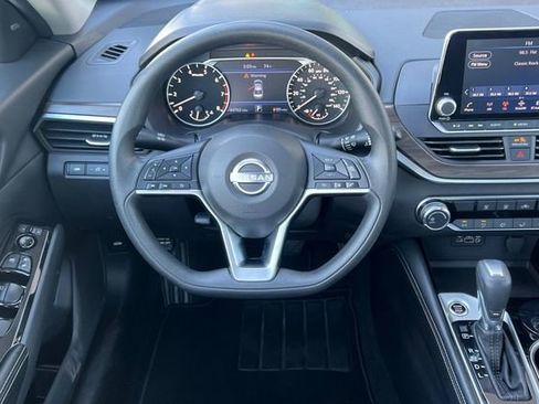 Used 2023 Nissan Altima 2.5 SV image 16