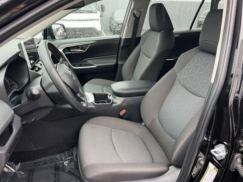 Used 2025 Toyota RAV4 XLE image 37