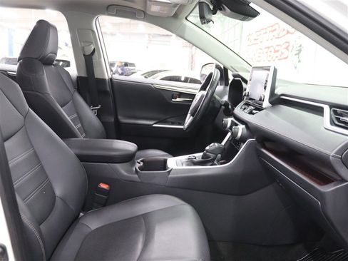 Used 2022 Toyota RAV4 Limited image 14