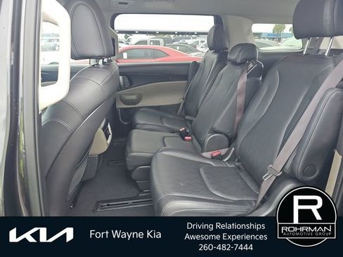 Used 2025 Kia Carnival FWD image 8