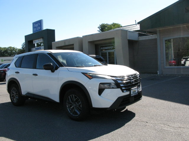 Used 2024 Nissan Rogue S FWD image 1