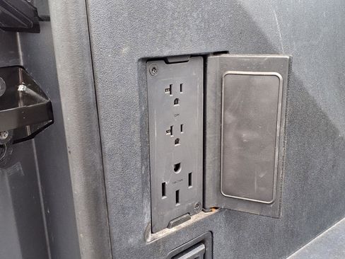 Used 2025 Tesla Cybertruck AWD Crew Cab image 8