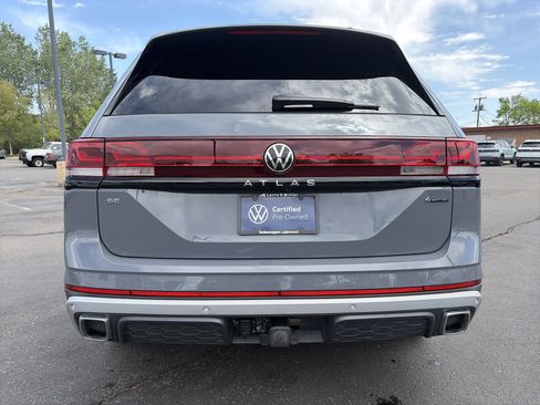 Used 2024 Volkswagen Atlas Peak Edition SE AWD/4WD image 10