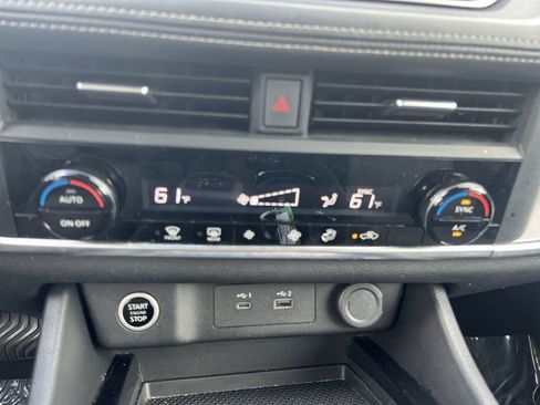 Used 2023 Nissan Rogue SV image 15