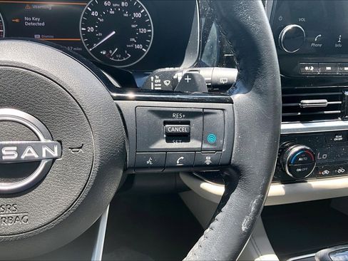 Used 2022 Nissan Pathfinder SL AWD/4WD image 12