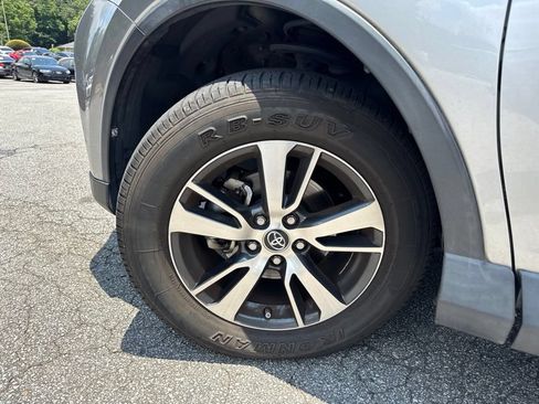 Used 2017 Toyota RAV4 XLE FWD image 9