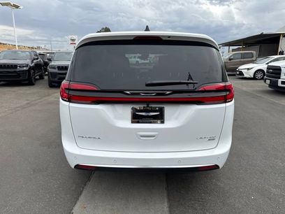 New 2027 Chrysler Pacifica Limited