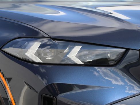 Used 2026 BMW X5 sDrive40i w/ M Sport Package RWD image 5