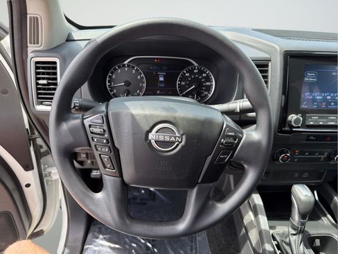 Certified 2024 Nissan Frontier SV RWD image 10