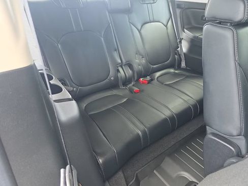 Used 2025 Honda Pilot Elite image 12