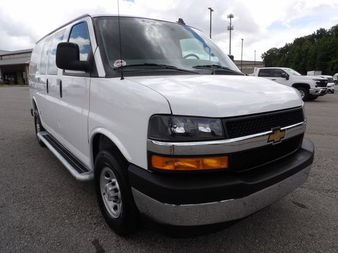 Used 2025 Chevrolet Express 2500 w/ Driver Convenience Package RWD image 11