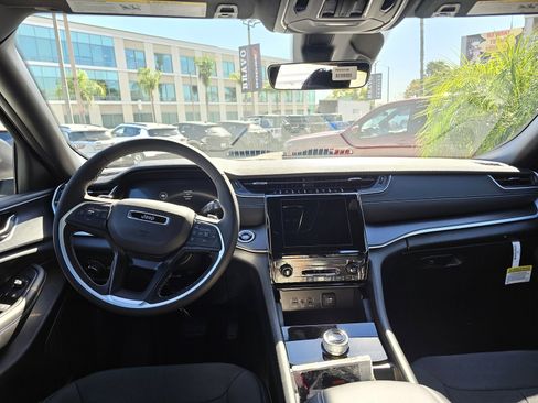 New 2025 Jeep Grand Cherokee L Laredo image 25