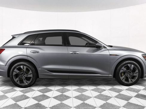 Used 2022 Audi e-tron Premium w/ Convenience Plus Package image 17