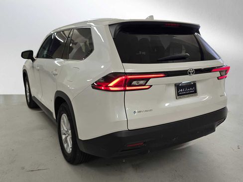 Used 2025 Toyota Grand Highlander AWD Hybrid image 3