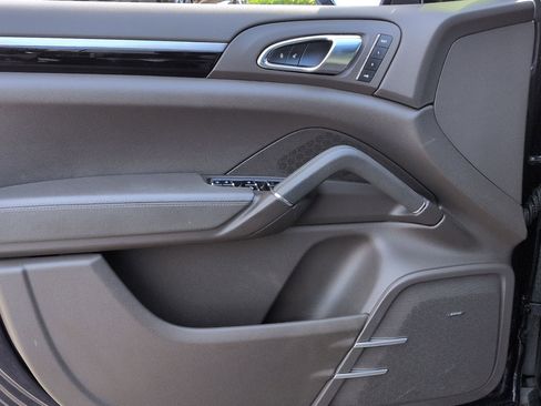 Used 2017 Porsche Cayenne Platinum Edition image 14