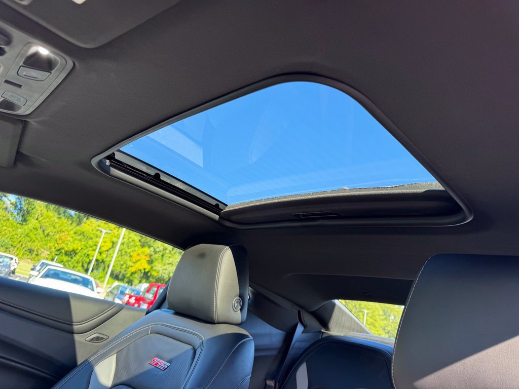 Used 2016 Chevrolet Camaro SS RWD image 13