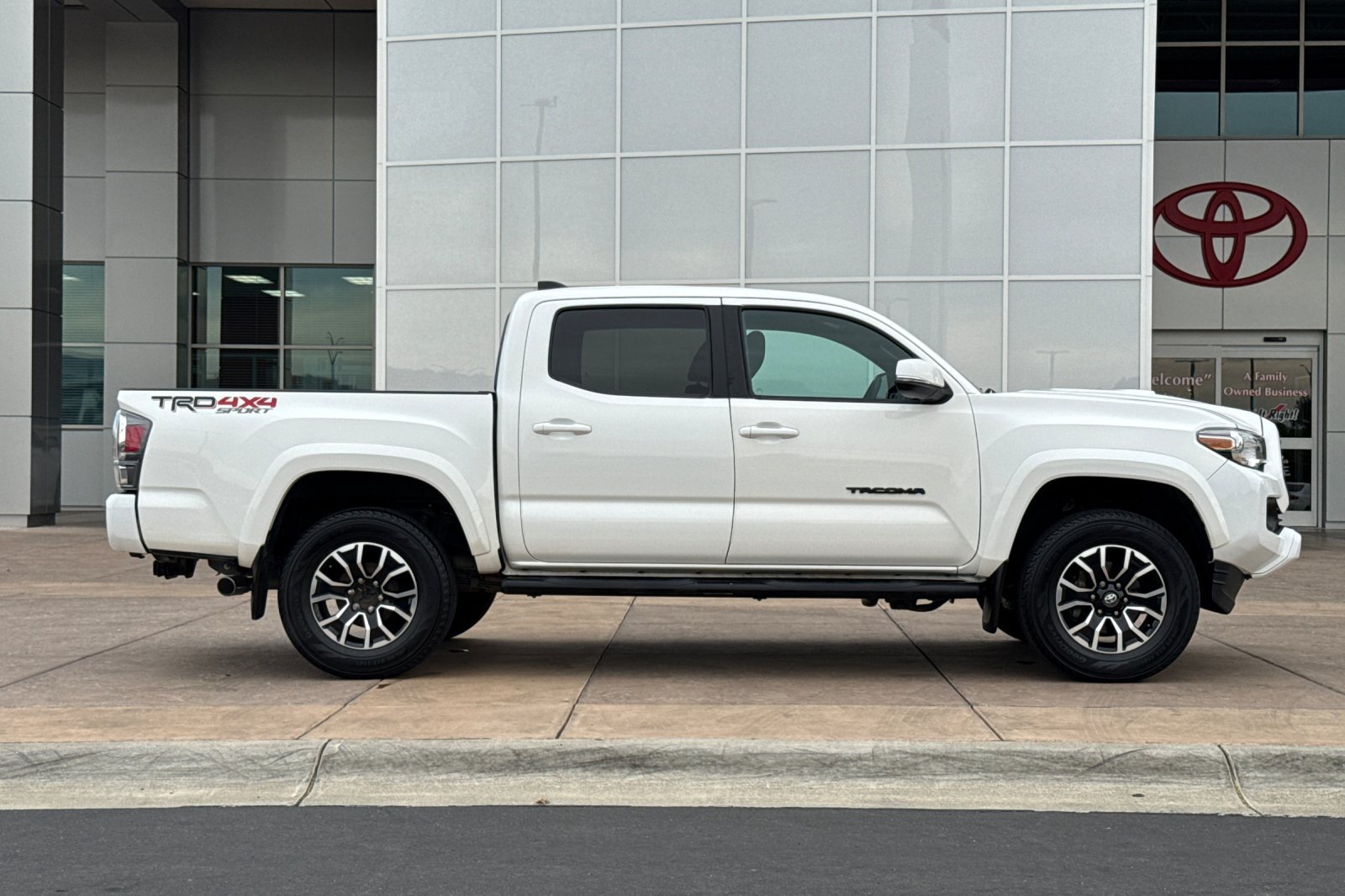 Certified 2021 Toyota Tacoma TRD Sport w/ Technology Package AWD/4WD image 3