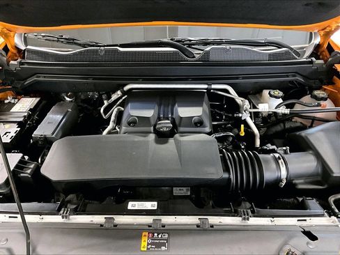 Used 2025 Chevrolet Colorado Z71 w/ Technology Package AWD/4WD image 30