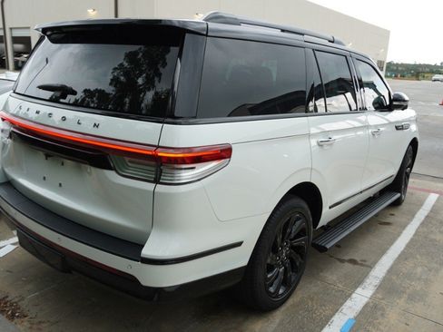Used 2024 Lincoln Navigator Premiere AWD/4WD image 5