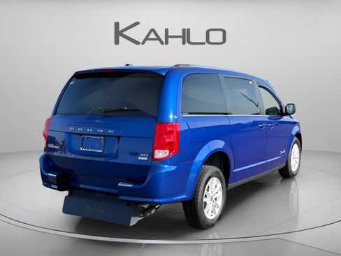 Used 2018 Dodge Grand Caravan SXT FWD image 4