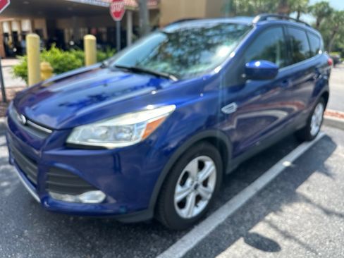 Used 2016 Ford Escape SE w/ Equipment Group 201A FWD image 2