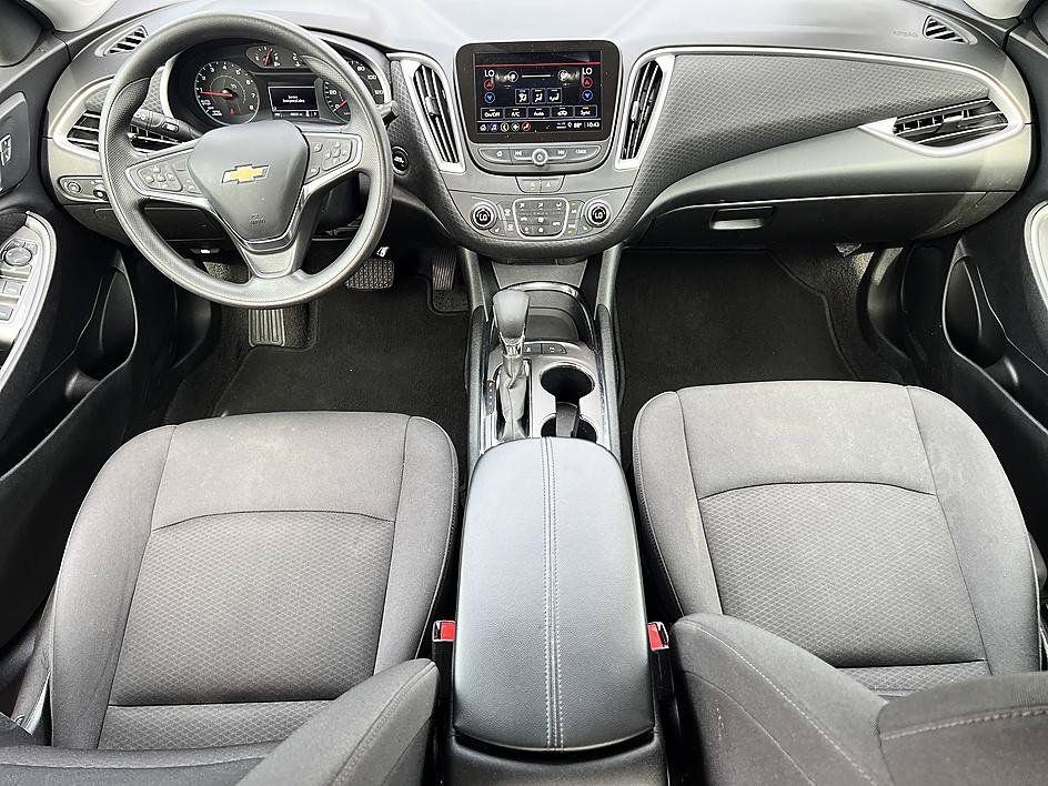 Used 2025 Chevrolet Malibu LT FWD image 18