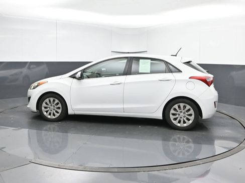 Used 2016 Hyundai Elantra GT image 3