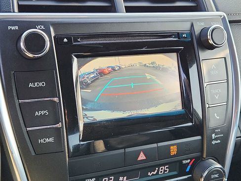 Used 2015 Toyota Camry XLE image 17