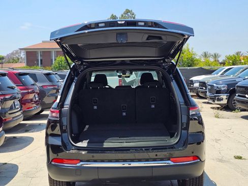 New 2026 Jeep Grand Cherokee Laredo RWD image 7